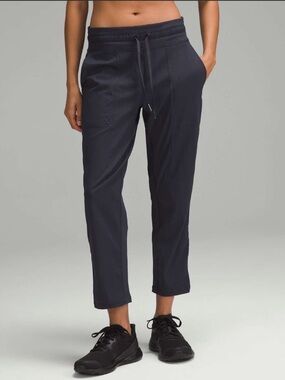 Lululemon Dance Studio Mid-Rise Cropped Pant in Black Night W2537 Sz 8